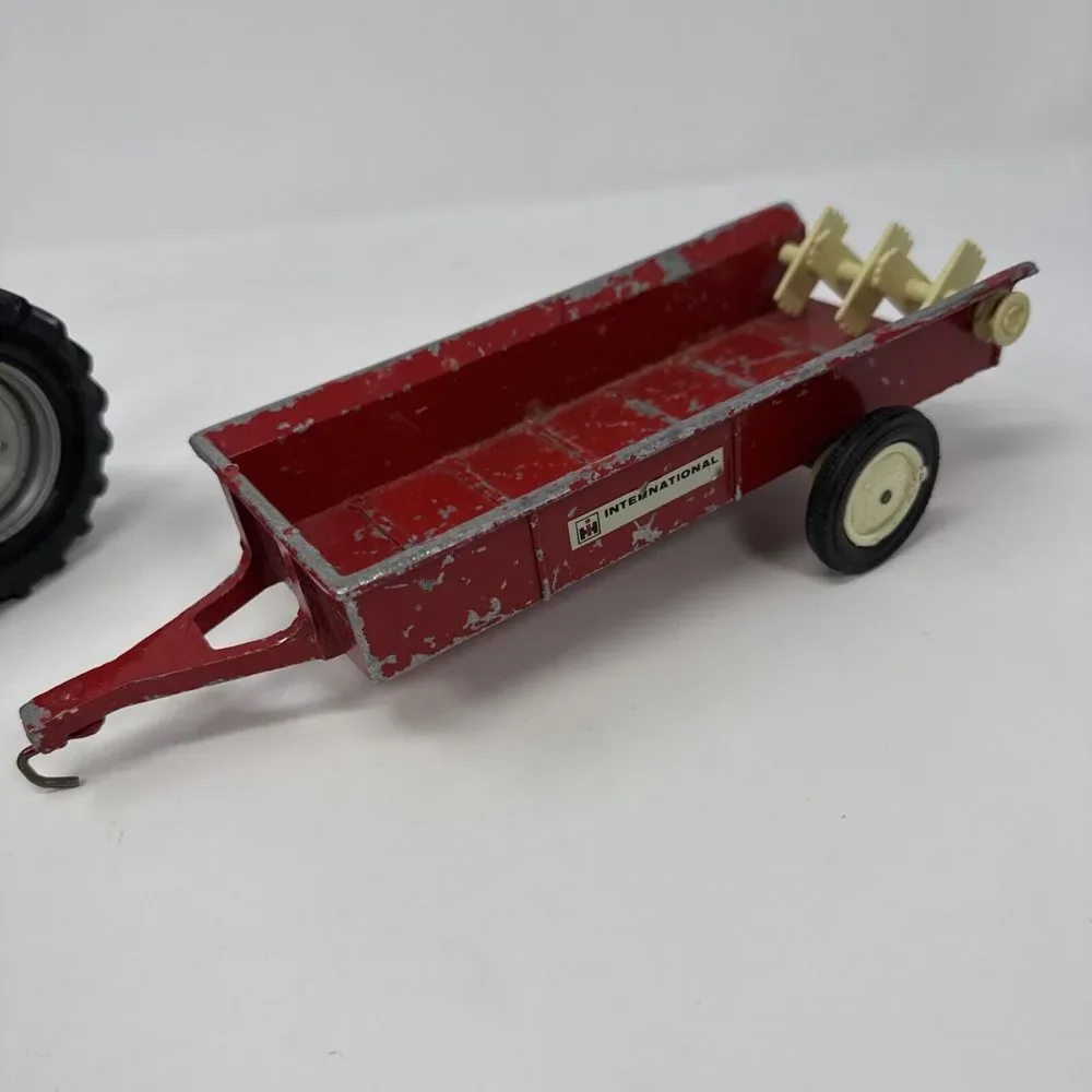 Vtg Red Farm Tractor The ERTL Co STK 415 International Metal and‎ Wagon